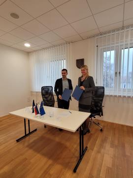 Podpis pogodbe za izdelavo projektne dokumentacije za gradnjo večnamenskega centra